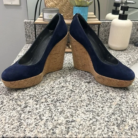 Size 7 Stuart Weitzman heels - Picture 5 of 5
